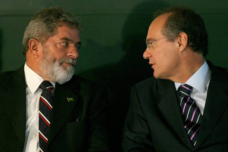 O então presidente, Luiz Inácio Lula da Silva, e Renan Calheiros, então presidente do Senado, conversam em cerimônia no Palácio do Planalto em 2007