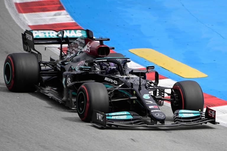 Hamilton, da Mercedes, durante o GP da Espanha