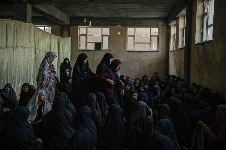 Ataque a escola em Cabul dá sinais de que Afeganistão pode estar à beira de se desintegrar