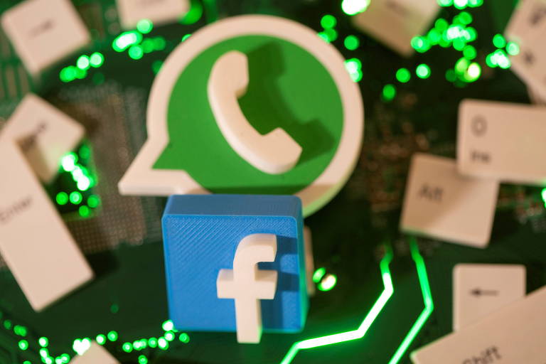 Logos de Facebook e WhatsApp; empresas tentam aval do BC para liberar pagamentos pela plataforma