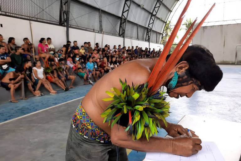 Bolsonaro prepara visita a comunidade yanomami, e líderes indígenas publicam carta de repúdio