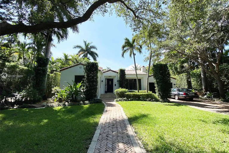 Conheça a mansão de Anitta em Miami