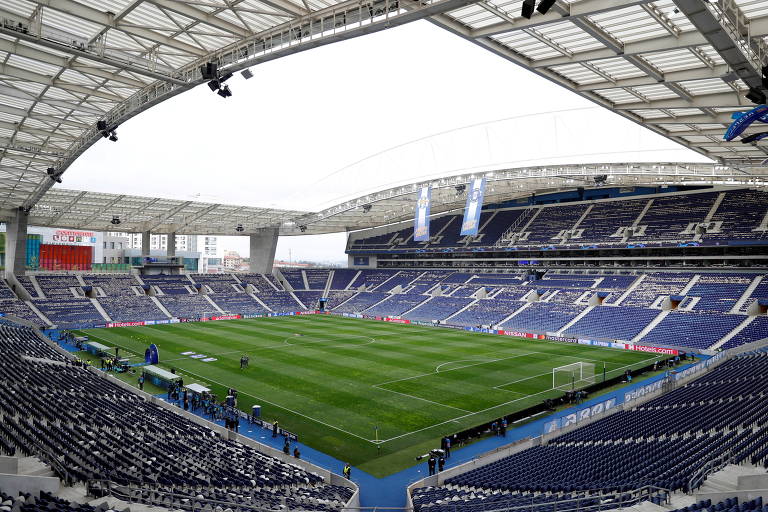 Visão aberta do estádio antes de partida 