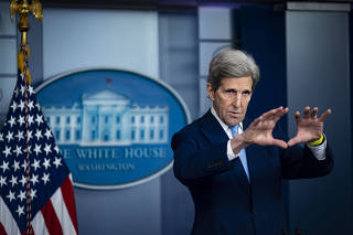 John Kerry, the presidential envoy for climate, briefs reporters at the White House in Washington on Thursday, April 22, 2021. (Al Drago/The New York Times)