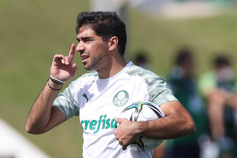 O técnico português Abel Ferreira comanda treino do Palmeiras