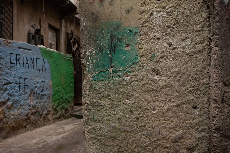 Uma semana após depois da operação, ainda é possível encontrar marcas do conflito