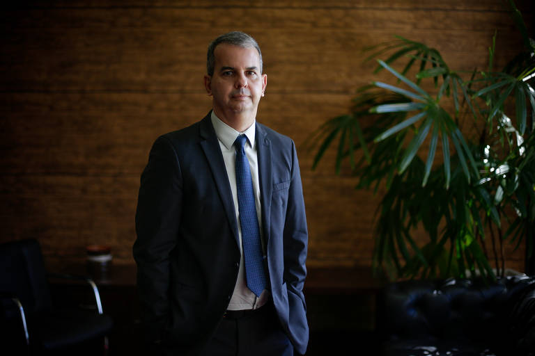 O presidente da ANPR (Associação Nacional dos Procuradores da República), Ubiratan Cazetta, posa para fotos na sede da associação, na PGR