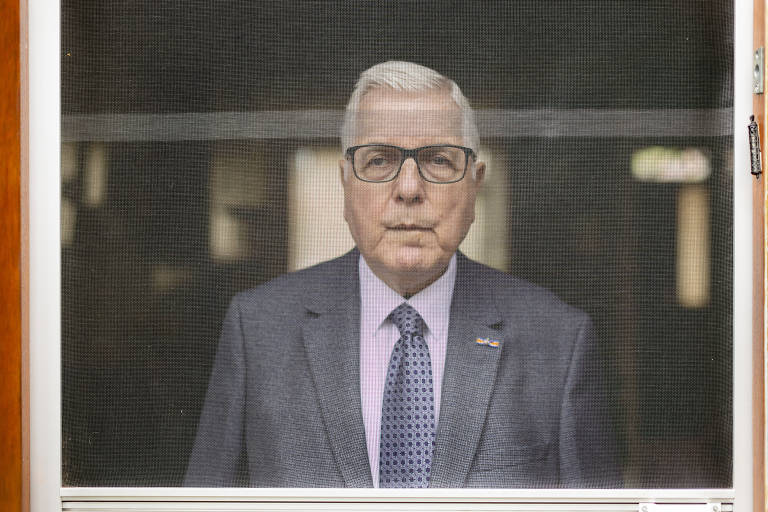 Sobrevivente do Holocausto, Marc Degen, 80, vive hoje no subúrbio de Amsterdã; sua mãe não sobreviveu à guerra