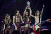 Maneskin of Italy pose with the trophy following a news conference after winning the 2021 Eurovision Song Contest, in Rotterdam, Netherlands, May 23, 2021. REUTERS/Piroschka van de Wouw ORG XMIT: MEXSIN