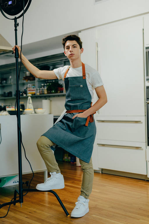 Eitan Bernath postava no Instagram os pratos que preparava, mas nunca teve grande retorno