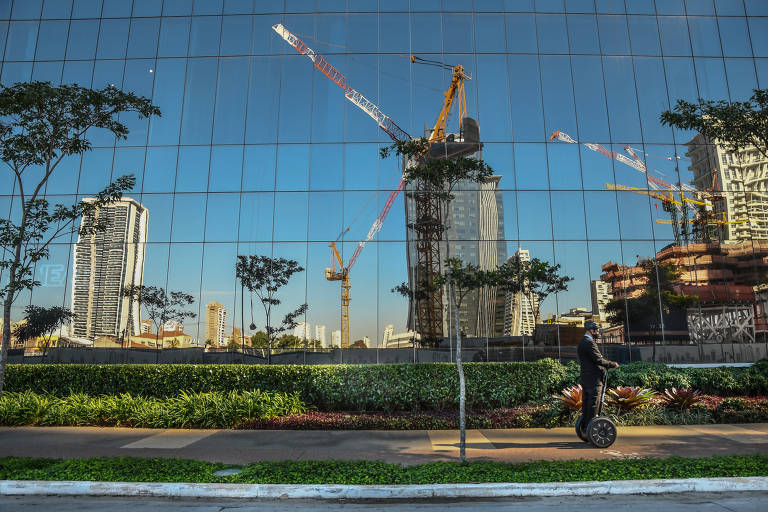 Edifícios em construção em São Paulo