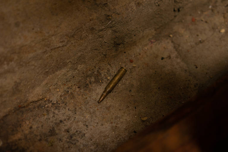 Munição de fuzil encontrada na casa de moradores em viela onde ocorreram mortes