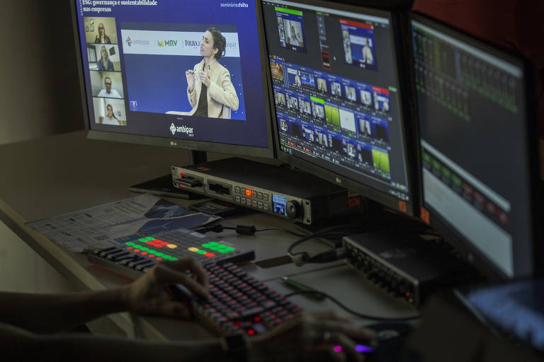 Em razão da pandemia, o evento foi realizado no formato webinar; no auditório da Folha, estavam apenas a mediadora e parte da equipe técnica