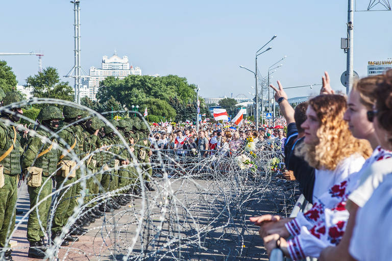 Não quero deixar o país, só me livrar do terror', diz artista que criou  marca da oposição na Belarus - 29/08/2020 - Mundo - Folha