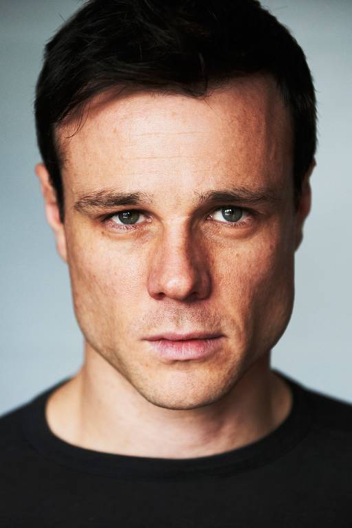 Imagens do ator Rupert Evans