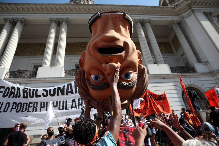 Protesto no Rio reúne manifestantes contra o presidente Bolsonaro