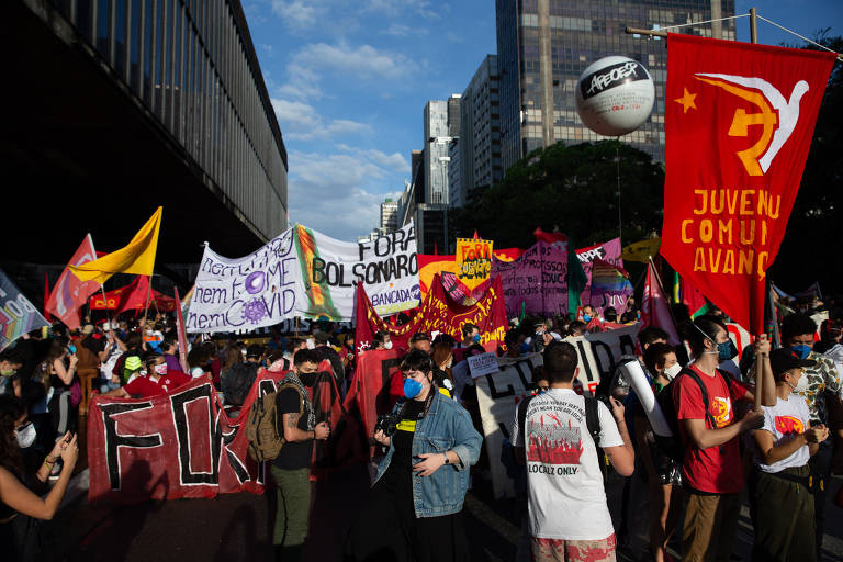Protesto contra Bolsonaro em meio à pandemia bloqueia avenida Paulista em SP 