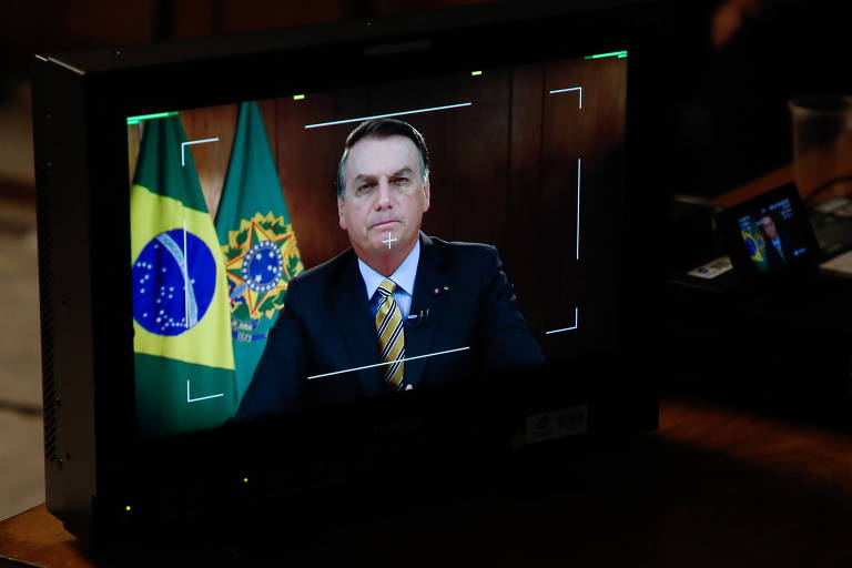 Imagem do presidente Jair Bolsonaro na TV, durante pronunciamento 