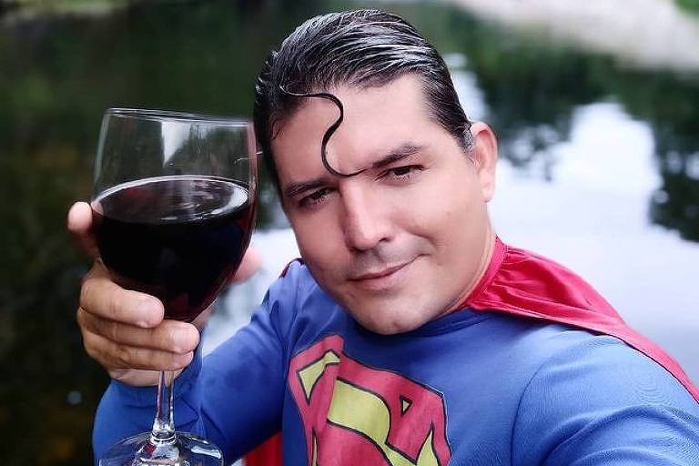 Radialista Luiz Ribeiro de Andrade é conhecido como Superman de Aracaju (SE)