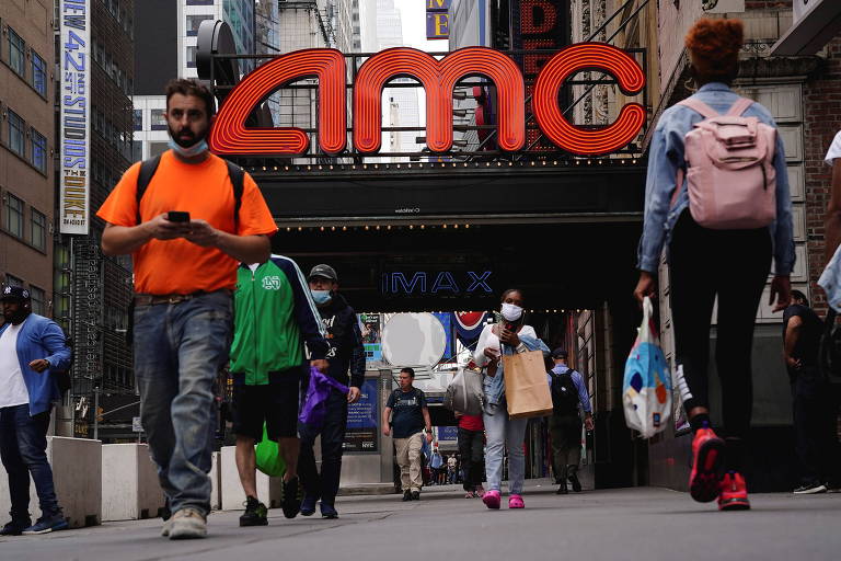 Rede de cinemas AMC usa sucesso de 'ações meme' para nova oferta de papéis