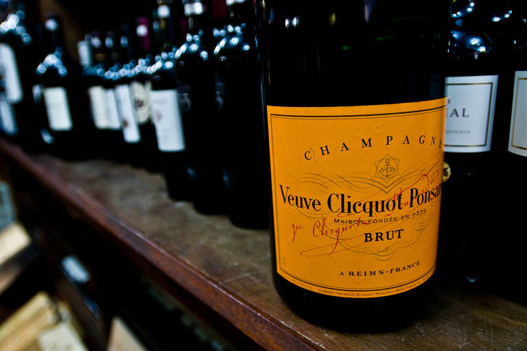 Garrafa do champanhe francês Veuve-Clicquot