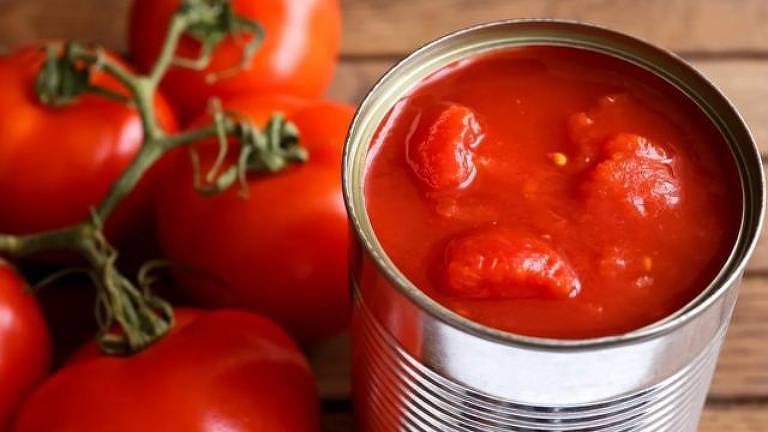 Os tomates enlatados são um bom exemplo de alimento processado saudável