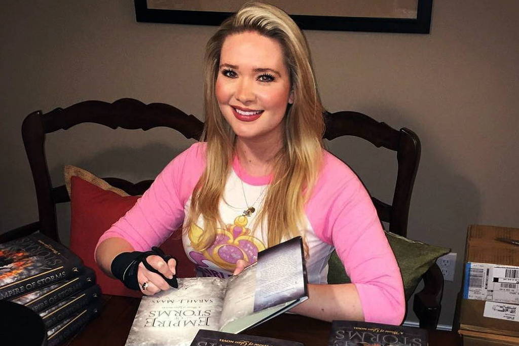 Sarah j maas