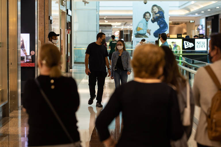 Taxa de lojas vazias em shoppings começa a cair, diz setor