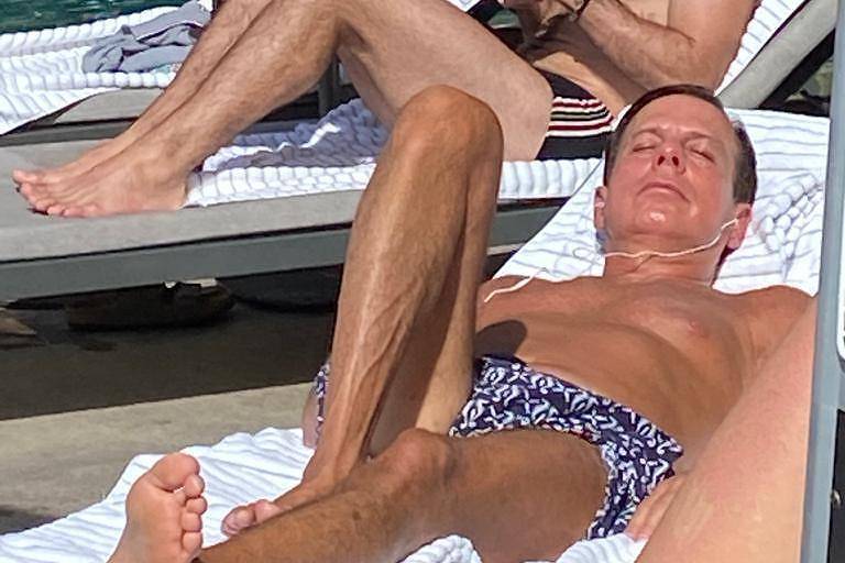Perfil de rede social que denuncia aglomerações diz que não critica banho de sol de Doria - 07/06/2021 - Painel S.A. - Folha