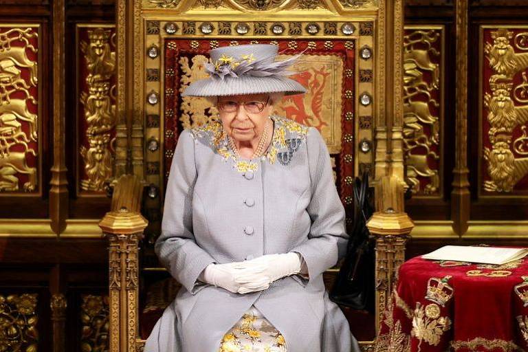 Rainha Elizabeth antes de discurso ao Parlamento em Londres