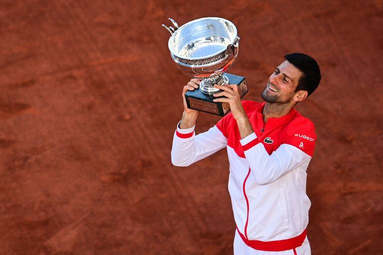 Djokovic vira final de 5 sets contra Tsitsipas e vence Roland Garros pela 2ª vez