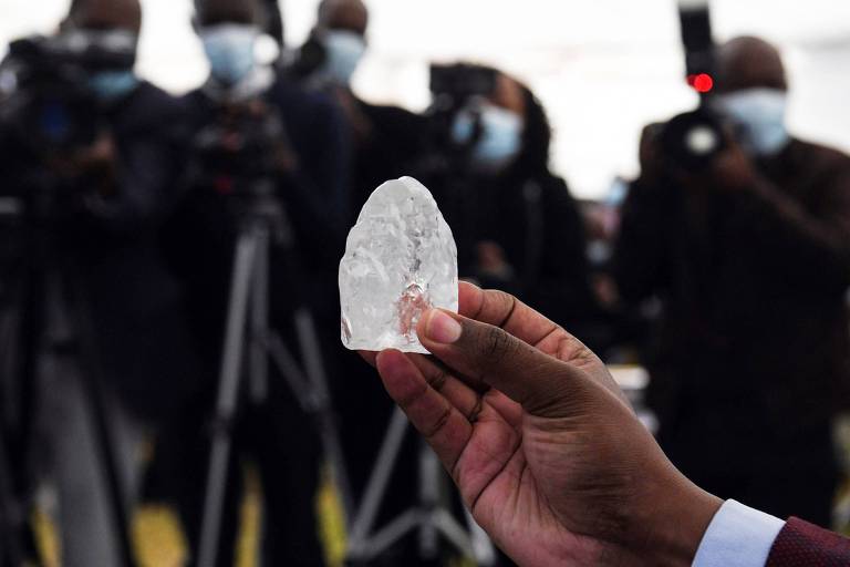 Botsuana anuncia descoberta do terceiro maior diamante do mundo