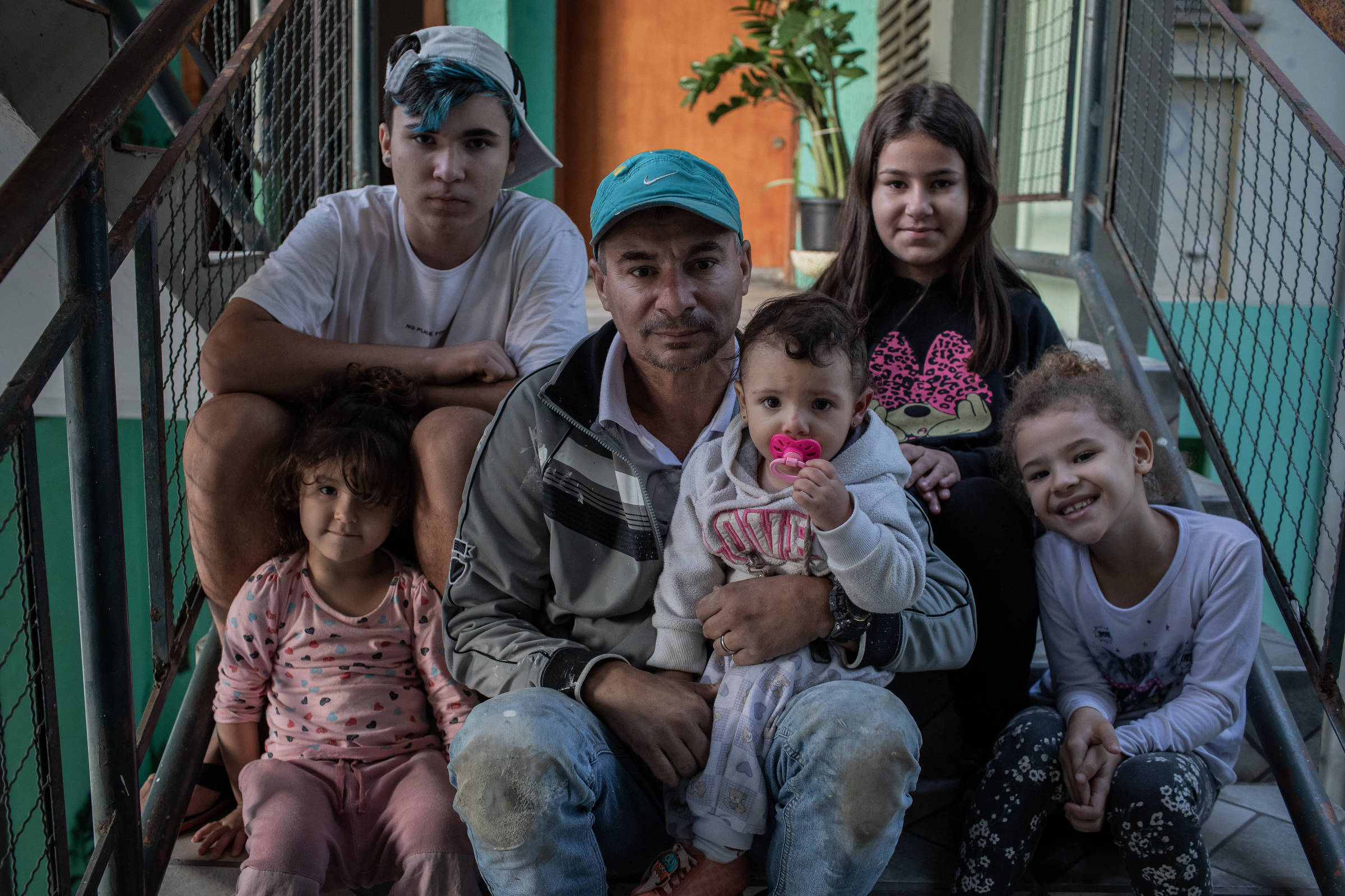 Órfãos da Covid lidam com luto, sobrevivência e saudade de abraço