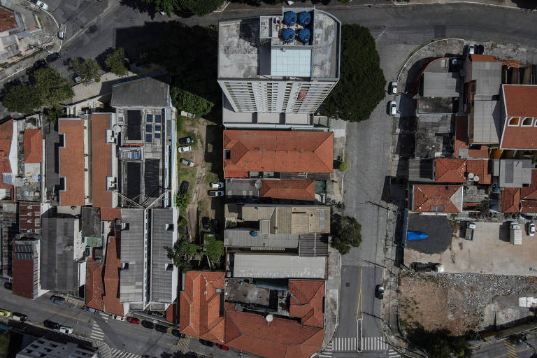 Prédio na praça Goiânia, próximo do metrô Patriarca