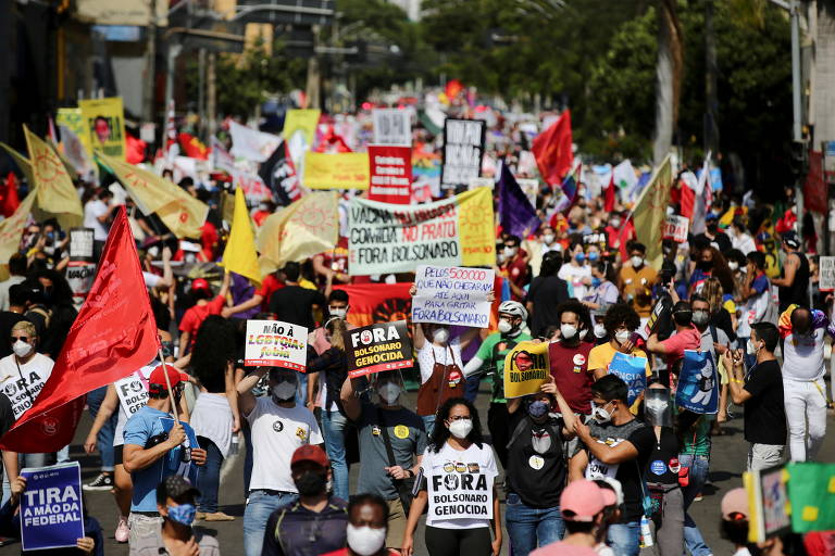 Em Goiânia, manifestantes pedem saída do presidente Jair Bolsonaro neste sábado (19) 
