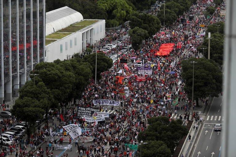 Manifestação contra o presidente Bolsonaro visto de cima no Rio de Janeiro