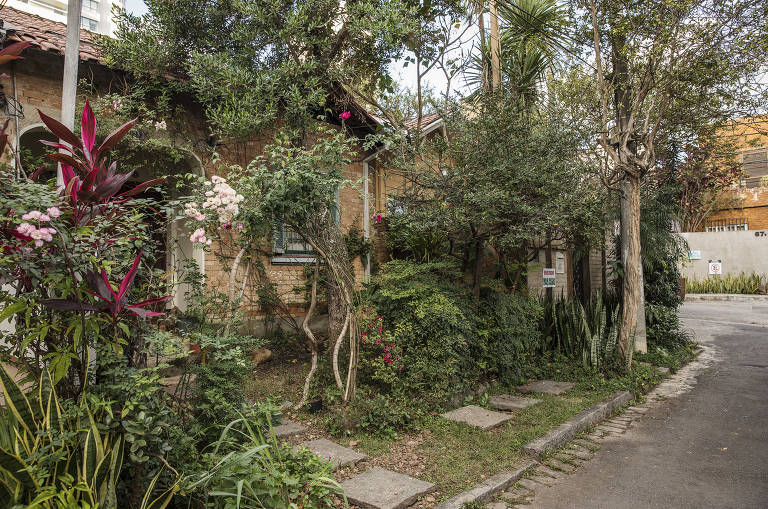 As ruas são pequenas e os moradores dizem temer, por exemplo, sobrecarga na infraestrutura do local, que já enfrenta enchentes e cortes de luz, devido às redes antigas