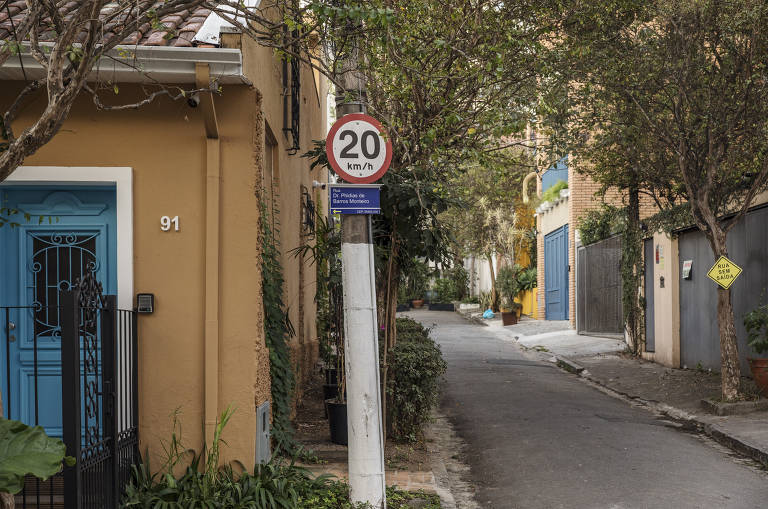 O grupo quer continuar a morar em casas 