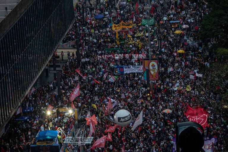 Manifestantes fazem atos contra Bolsonaro e a favor da vacina; FOTOS dos  protestos pelo Brasil, Política