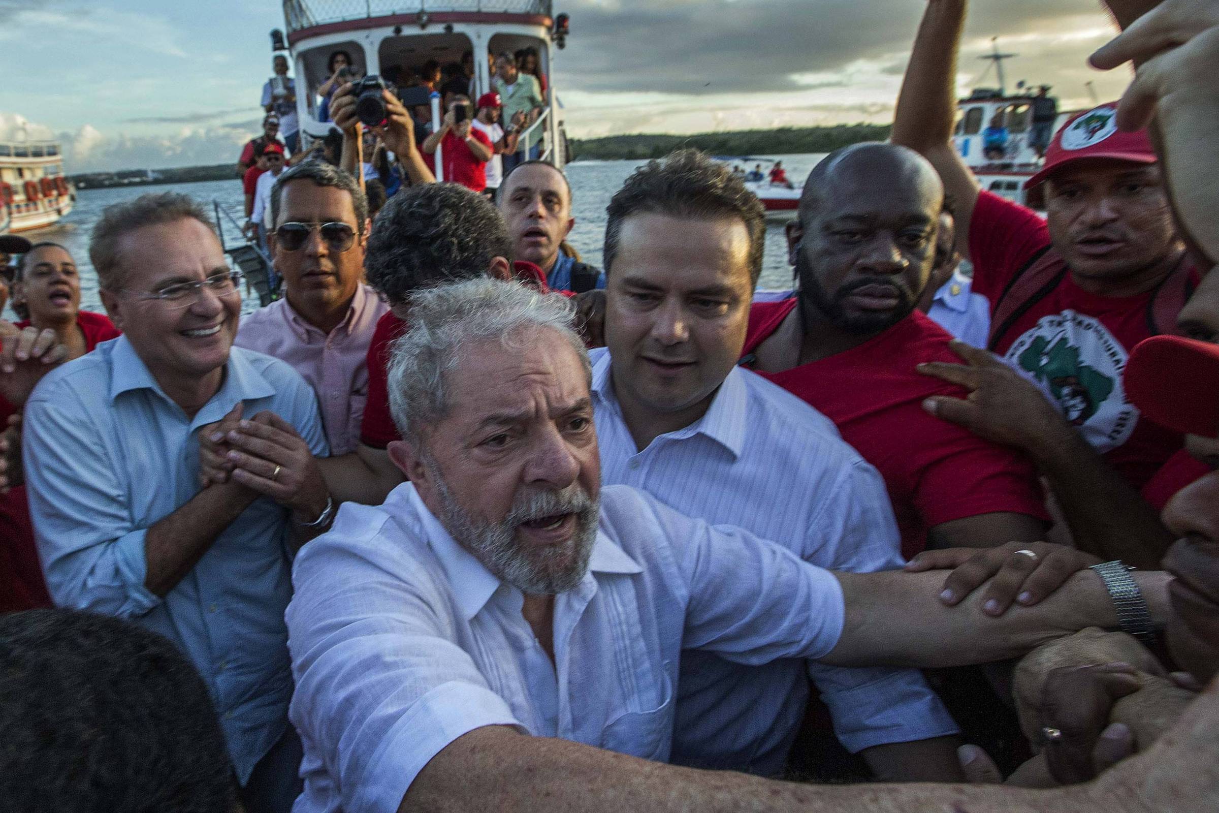 Lula prepara viagem ao Nordeste e mira alian as com MDB e PSB para