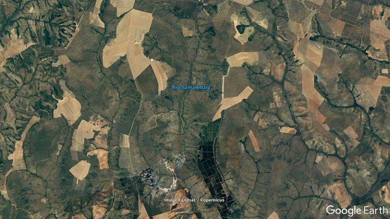 Imagens de satélite mostram região de Cristalina (GO) em 1985, ainda coberta por grandes trechos de cerrado...