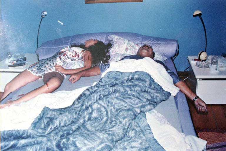 Morte de Paulo César Farias: reprodução de foto tirada pela perícia dos corpos do empresário e da namorada, Suzana Marcolino da Silva, no quarto da casa de praia de PC em Maceió