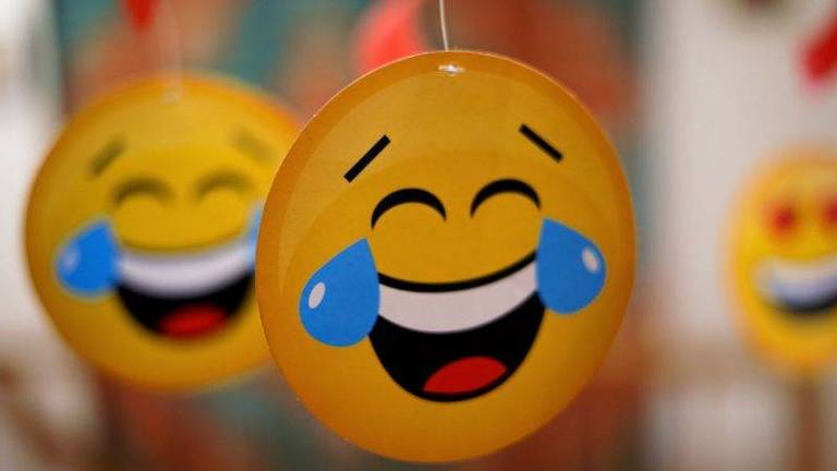 Se você usar esse emoji para rir nas redes sociais, seu interlocutor poderá adivinhar sua idade -jovem, não é