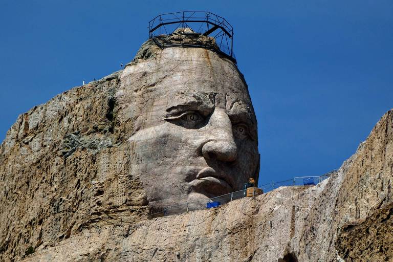  Montanha esculpida com o rosto do líder indígena Crazy Horse, a 27 km do Monte Rushmore, na Dakota do Sul