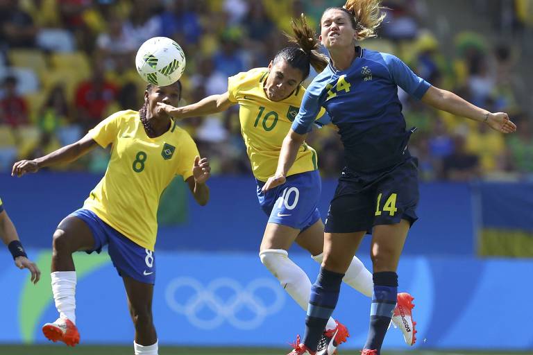 Menina de 8 anos é impedida de jogar torneio de futsal, e mãe