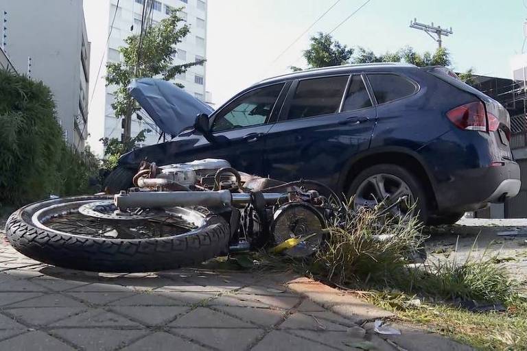 BMW atropela fileira de motos e mata motoboy em SP  Foto: Reprodução/GloboNews
