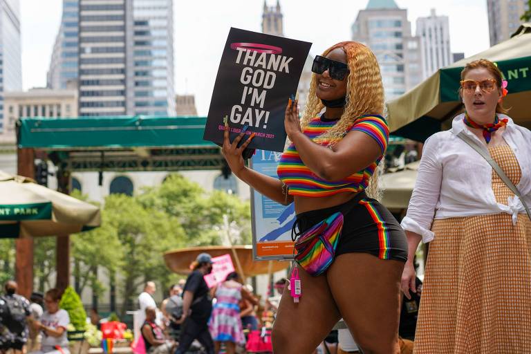 Comunidade LGBTQIA+ faz manifestações pelo mundo