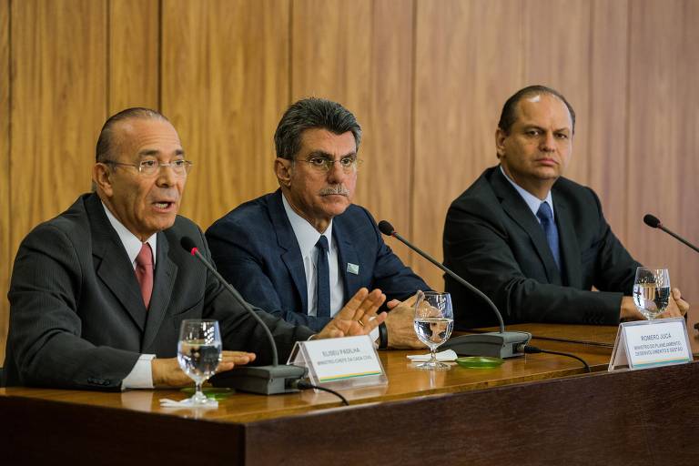 Entrevista coletiva com os ministros do governo Temer Eliseu Padilha (Ministro-chefe da Casa Civil), Romero Juca (Ministro do Planejamento Desenvolvimento e Gestão) e Ricardo Barros (Ministro da Saúde), no Palácio do Planalto, em Brasília
