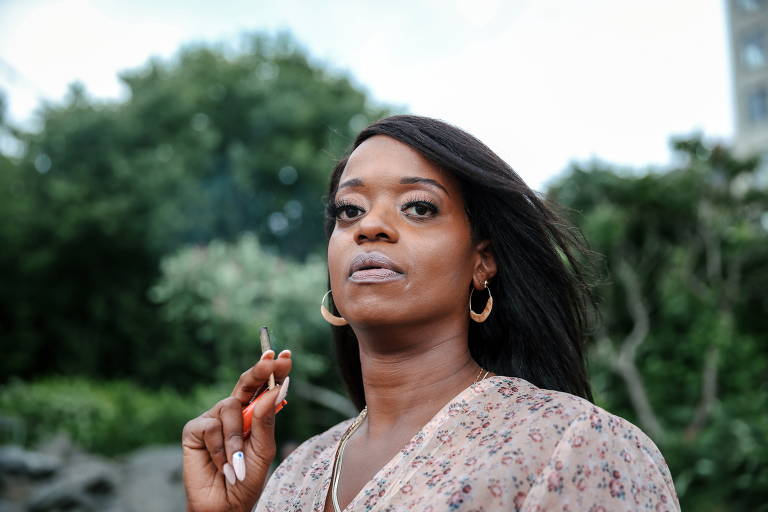 Mary Pryor, 39, empresária e ativista da maconha, nasceu em Detroit, se mudou para Nova York em 2005 e costuma visitar Pebble Beach, no distrito de Dumbo, Brooklyn, quando deseja fumar maconha