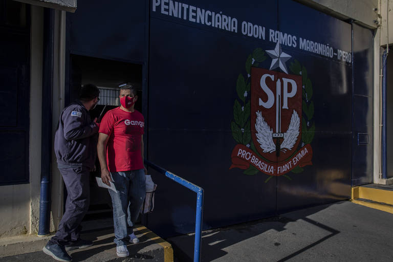 José Aparecido Alves Filho sai da prisão, em Iperó, e se encontra com familiares